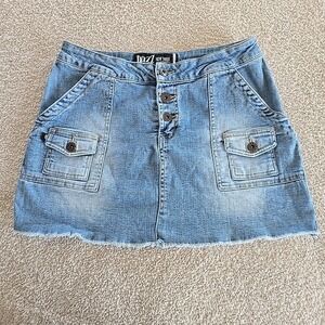 Quizz New York Button Fly Mini Skirt W/cargo Pockets Rough Hem Size 7/8 Y2K Vibe